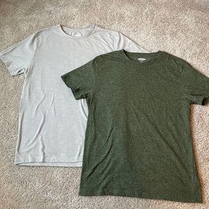 Set of 2 Old Navy men’s short sleeve tees, size small